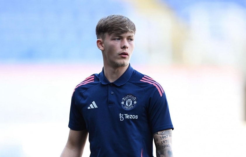 Sam Mather chia tay Manchester United
