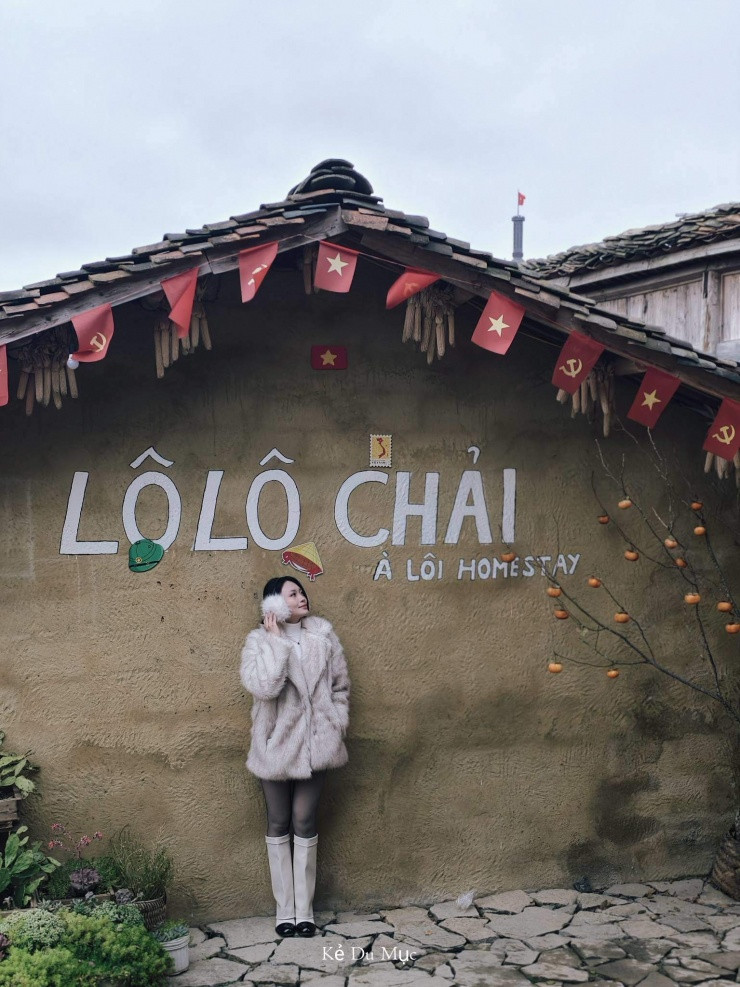 Du khách check in tại Lô Lô Chải - Làng du lịch tốt nhất thế giới 2025.