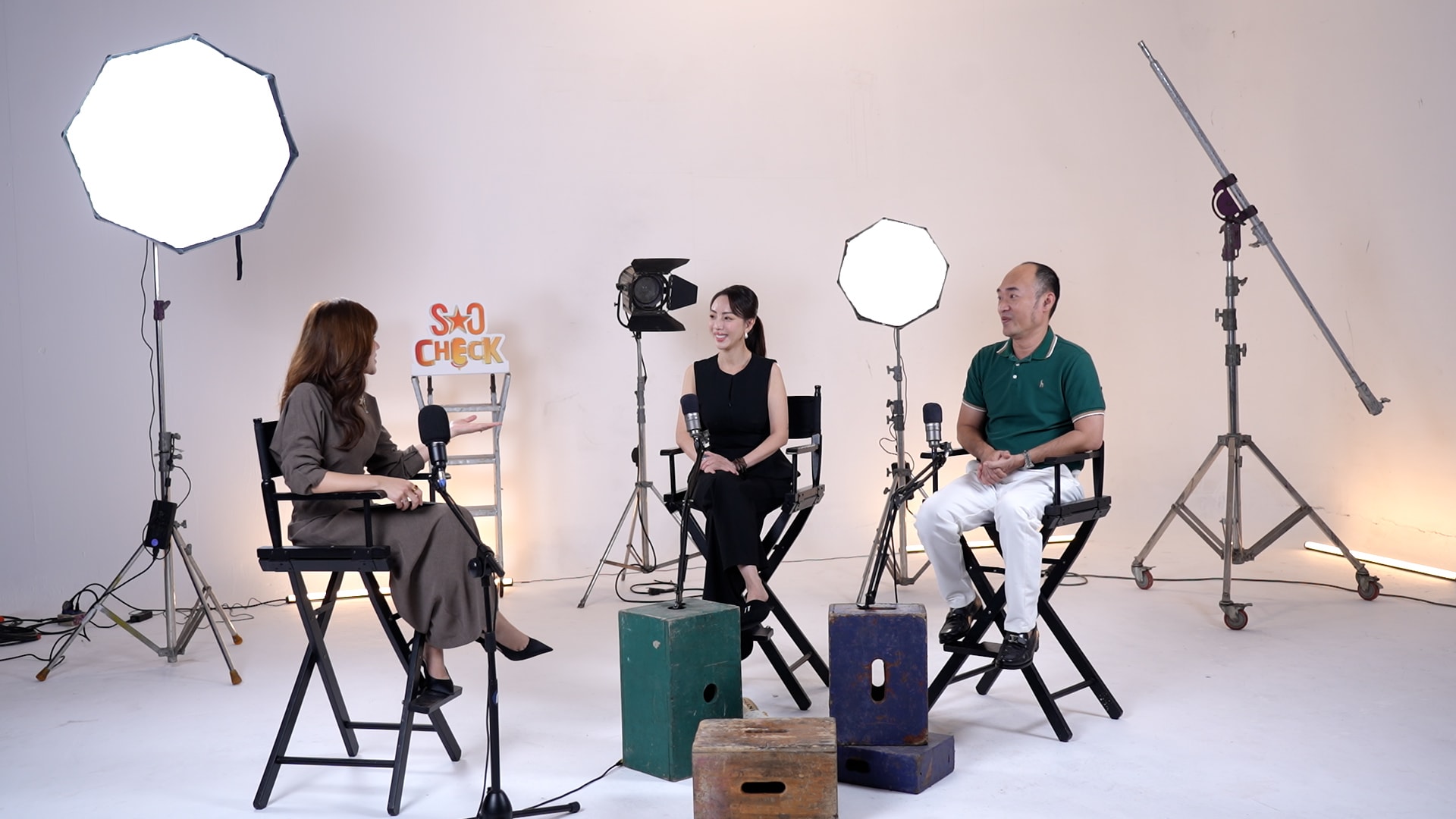 Thu Trang và Tiến Luật tại trường quay Sao Check