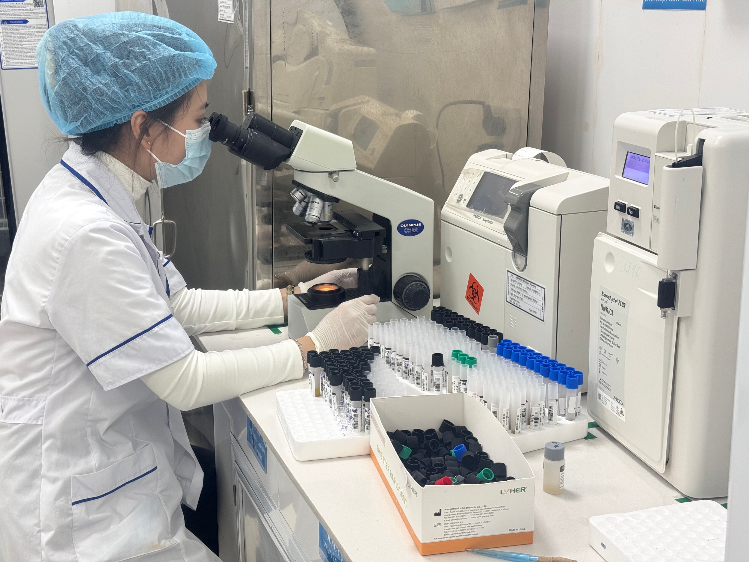 phân tích mẫu xét nghiệm máu