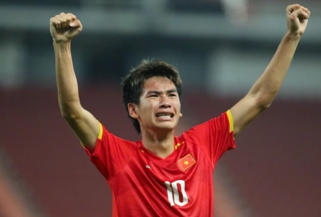 Lê Văn Thuận ăn mừng phong cách Jude Bellingham trong trận gặp U23 Kyrgyzstan