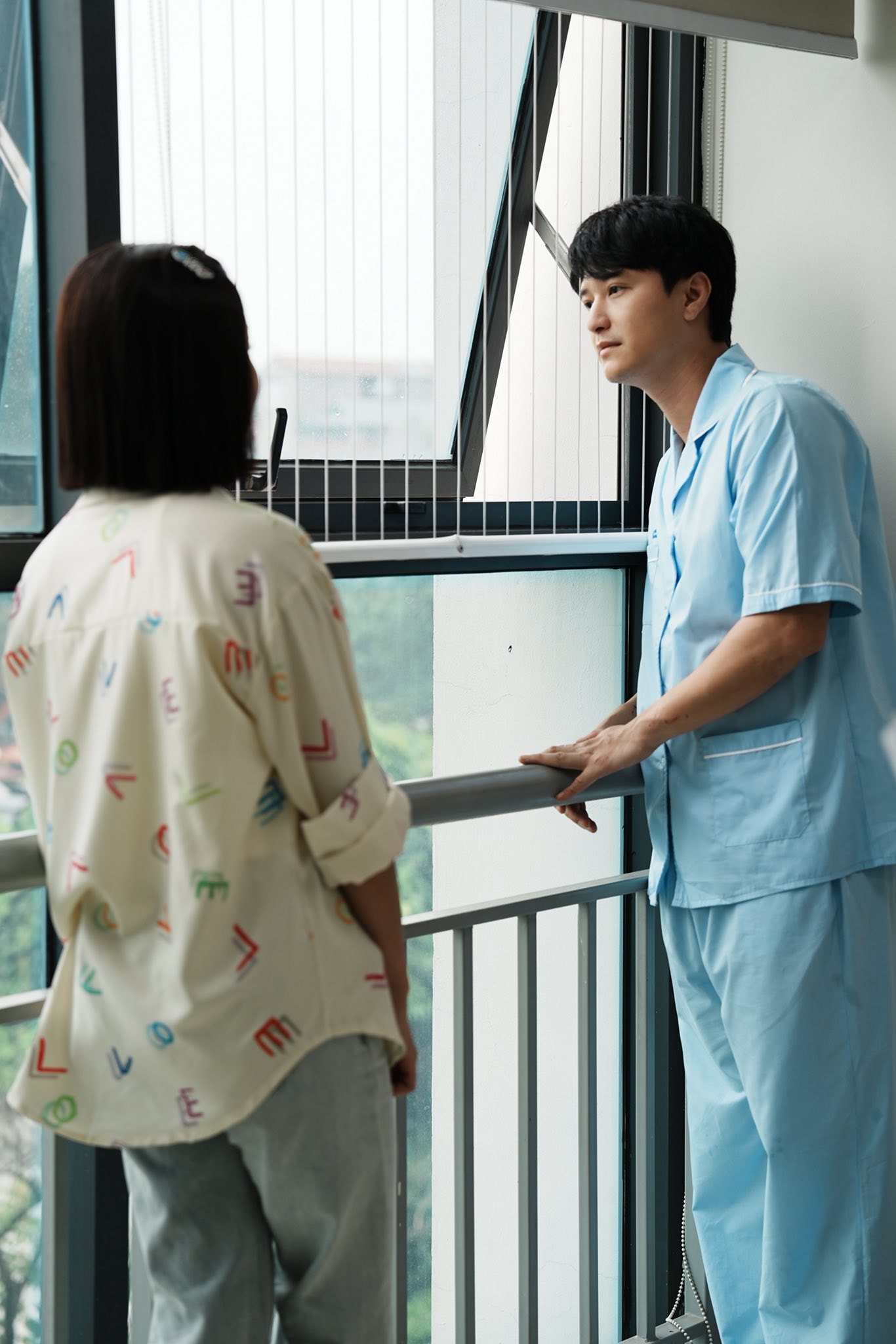 Bách và Tú ngọt ngào ở hậu trường - Ảnh 3