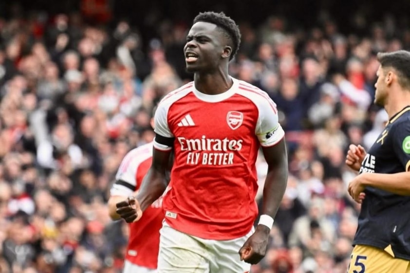 Bukayo Saka gia hạn hợp đồng với Arsenal đến năm 2031