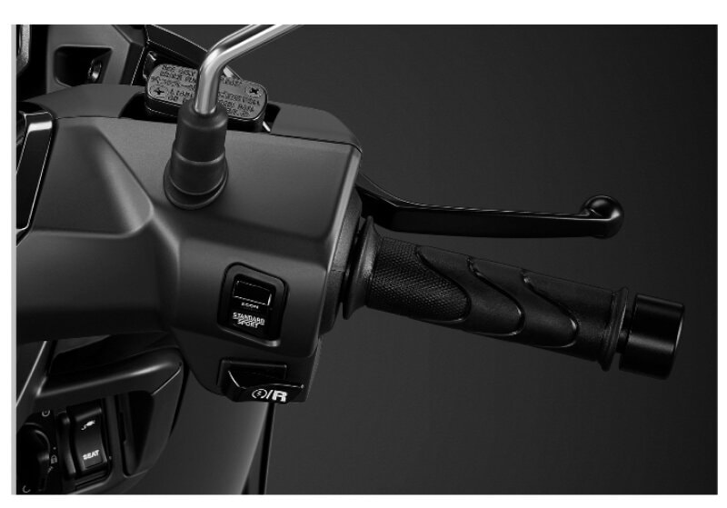 Cụm tay lái của Honda UC3 thiết kế đơn giản