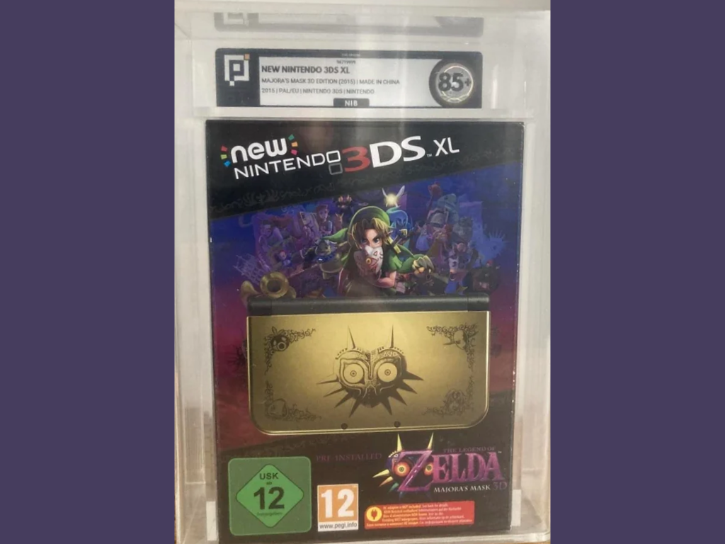 Máy New Nintendo 3DS XL phiên bản Majora's Mask Limited Edition được niêm phong trong hộp nhựa