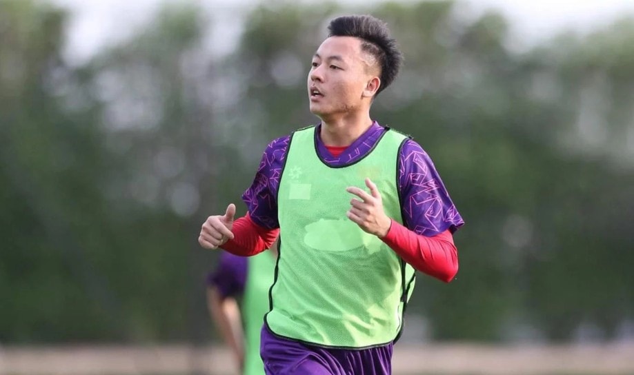 Nguyễn Thái Sơn là quân bài quan trọng trong tay HLV Kim Sang-sik. Ảnh: VFF.