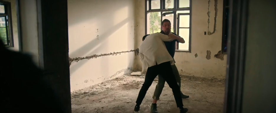 Biên bị thương nặng khi ngăn cản bố mình