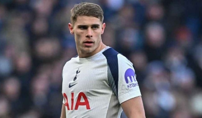 Van de Ven lọt tầm ngắm các CLB lớn châu Âu.