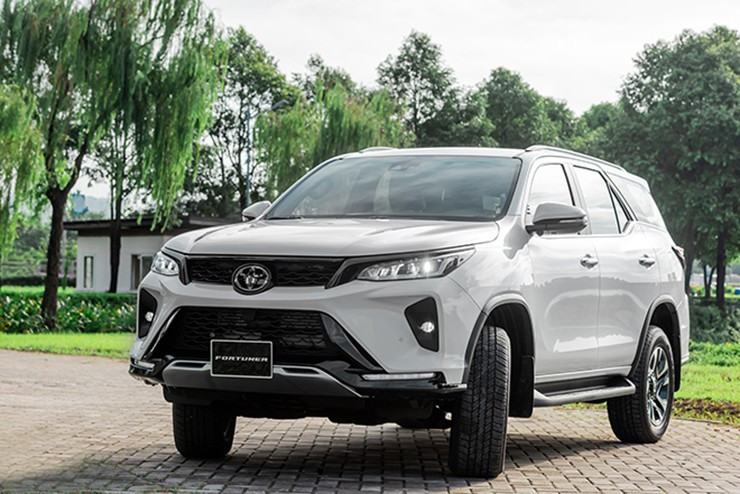 Thiết kế hông xe Toyota Fortuner 2025