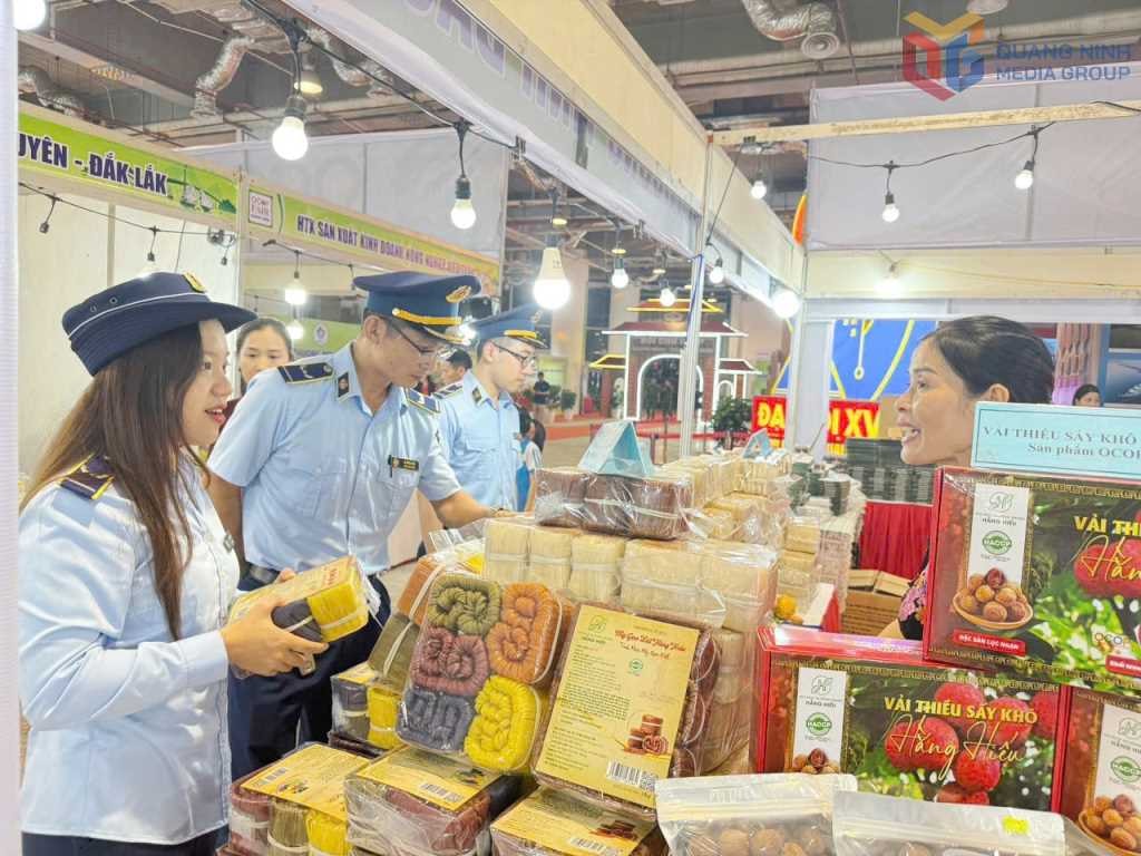 Lực lượng quản lý thị trường kiểm tra, kiểm soát thị trường