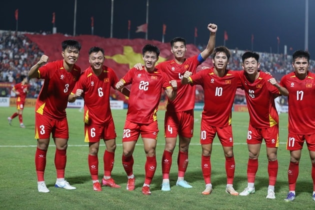 CĐV Thái Lan cho rằng các cầu thủ đội nhà nên học hỏi bản lĩnh thi đấu của U23 Việt Nam