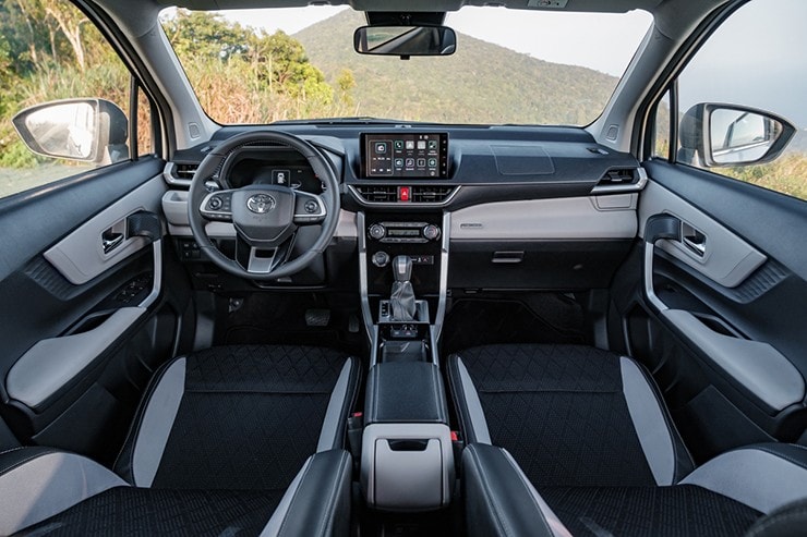 Khoang nội thất rộng rãi của Toyota Veloz Cross