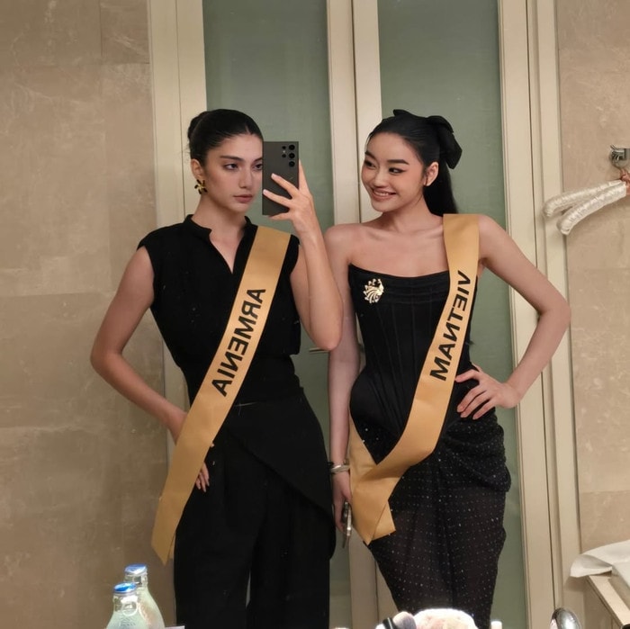 Lilia và Yến Nhi thân thiết tại Miss Grand International 2025