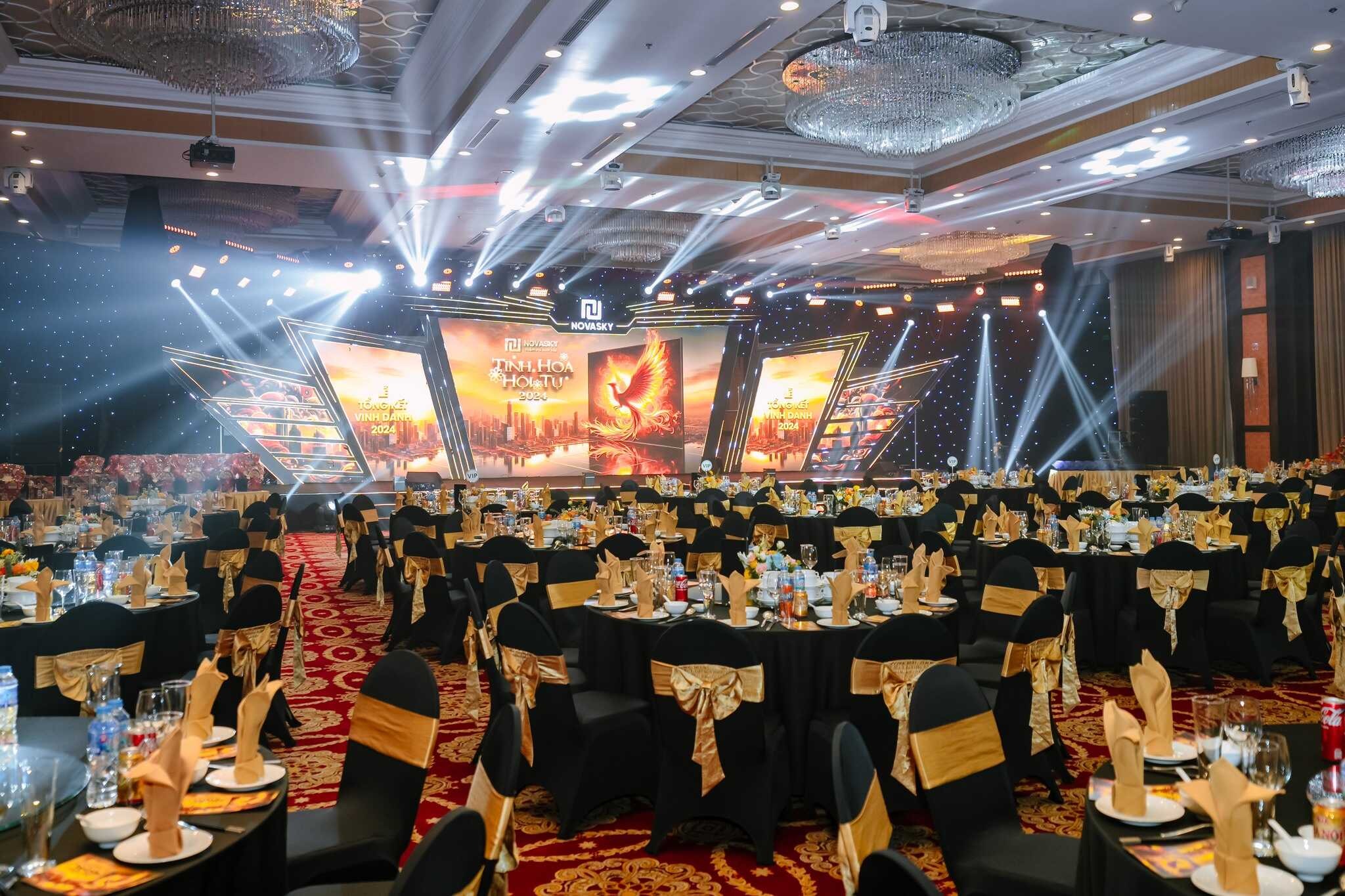 Tiệc cuối năm tại Almaz Convention Center