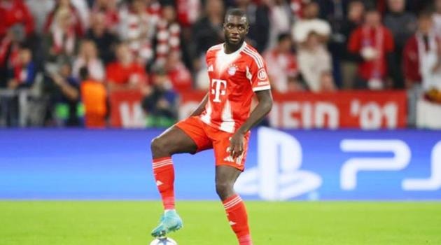 Upamecano sẽ ở lại Bayern lâu dài.