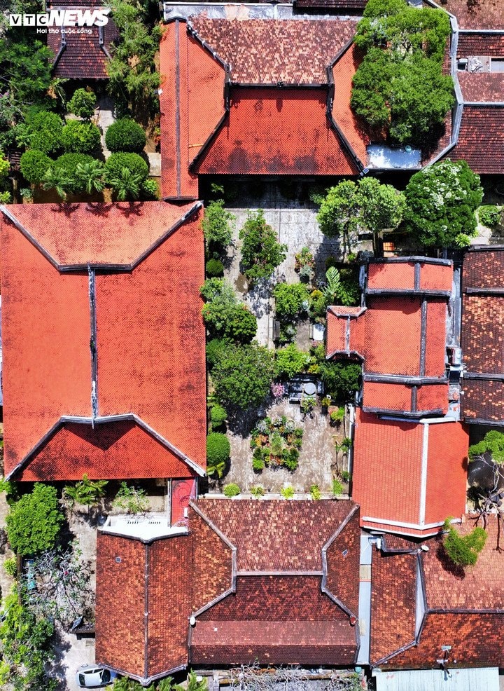 Chùa được chia thành 4 khu chính kết nối hài hòa qua sân vuông ở giữa.