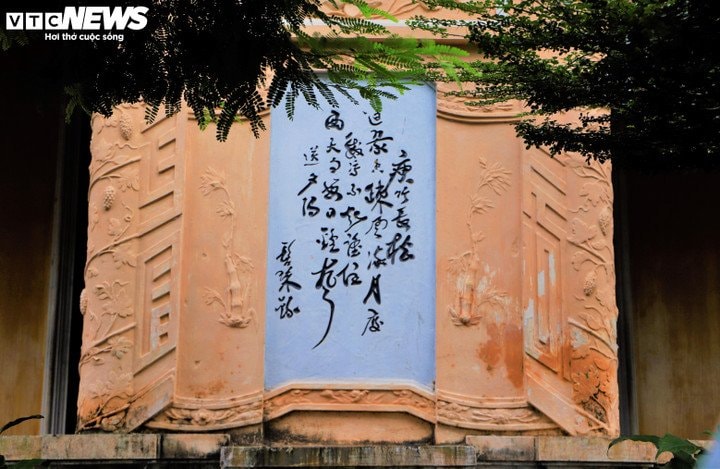 Thiền sư Nguyên Thiều đã xây dựng chùa từ năm 1677 bằng gạch đá tháp Chăm.