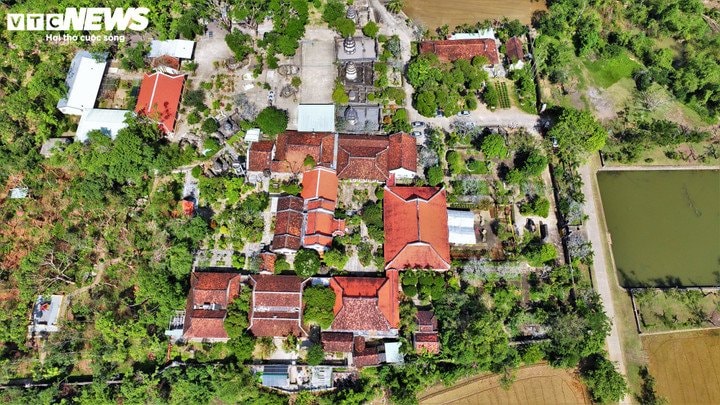 Cấu trúc hình chữ Khẩu đặc trưng mang lại vẻ trang nghiêm cho chùa Thập Tháp.