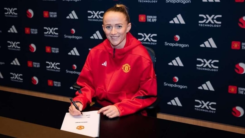 Ella Toone gia hạn hợp đồng với Manchester United
