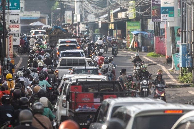 Cảnh ùn tắc giao thông nghiêm trọng tại khu vực Canggu, một điểm nóng du lịch ở Bali