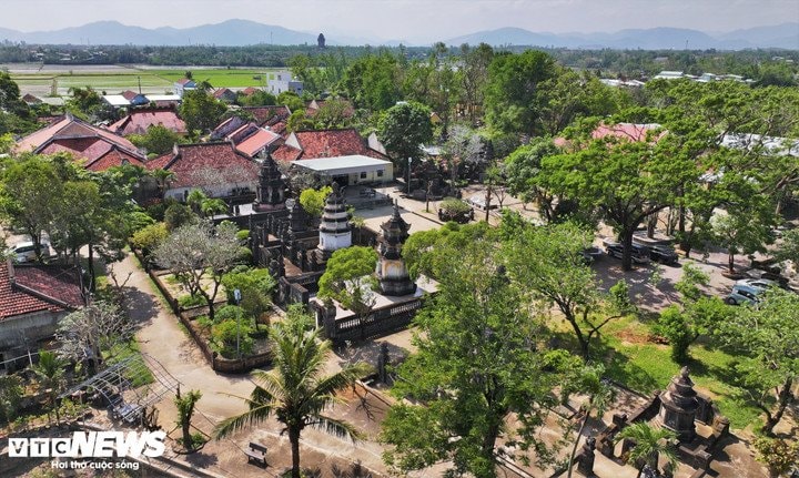 Ngôi cổ tự tọa lạc trên đồi Long Bích, gần kề di tích thành cổ Đồ Bàn.