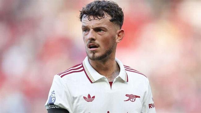 Ben White mất suất chính thức ở Arsenal.
