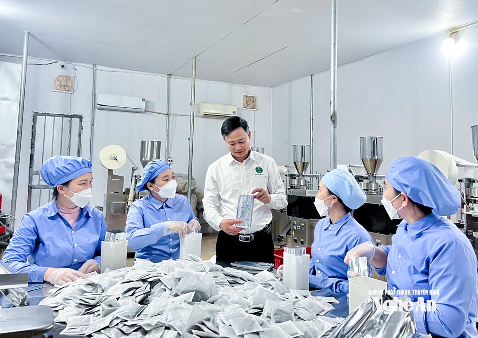  Khâu đóng gói sản phẩm của dược liệu Pù Mát