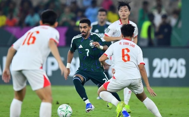 U23 Saudi Arabia gây ra nhiều khó khăn cho hệ thống phòng ngự của U23 Việt Nam trong hiệp một.