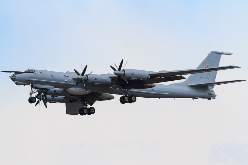 Máy bay Tu-95 khung thân cơ sở của Tu-142