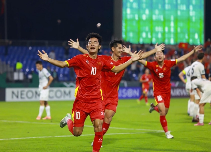 Cổ động viên Nhật Bản bày tỏ sự tôn trọng đối với sự tiến bộ của bóng đá Việt Nam