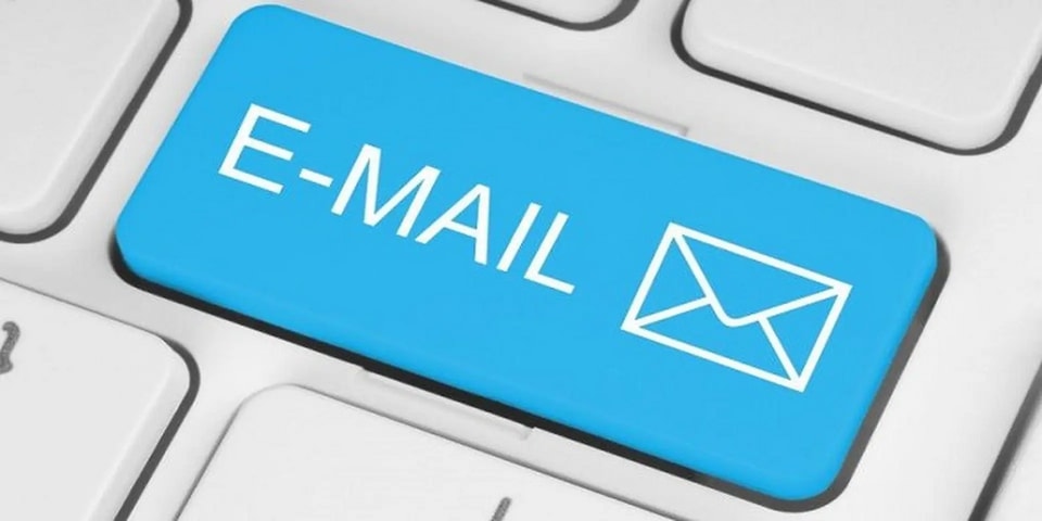 Giao diện sắp xếp email theo người gửi để quản lý hộp thư đến hiệu quả hơn