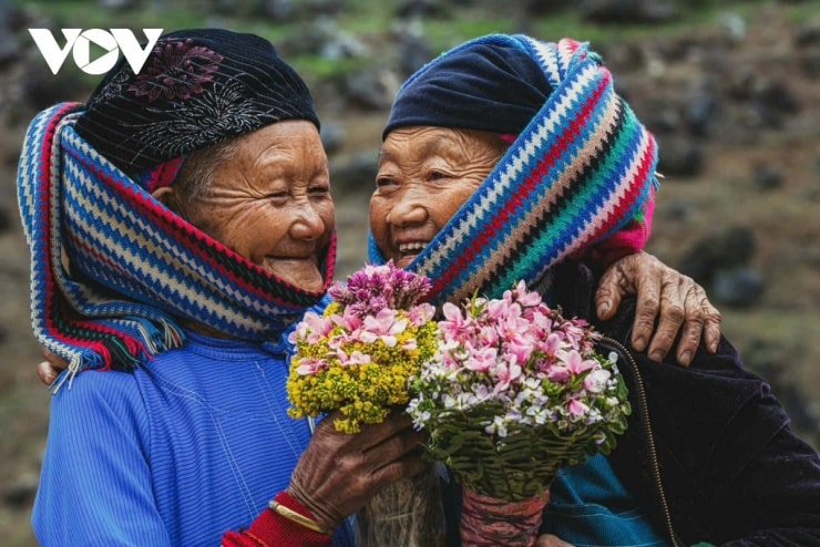 Các cụ già người Lô Lô trong trang phục truyền thống