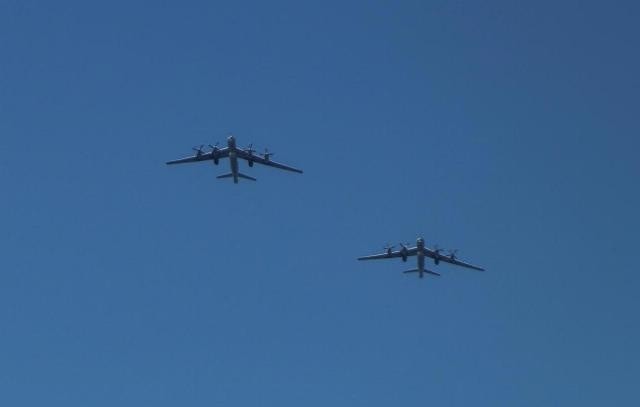 Máy bay tuần tra Tu-142MK của Hải quân Nga thực hiện tiếp nhiên liệu trên không