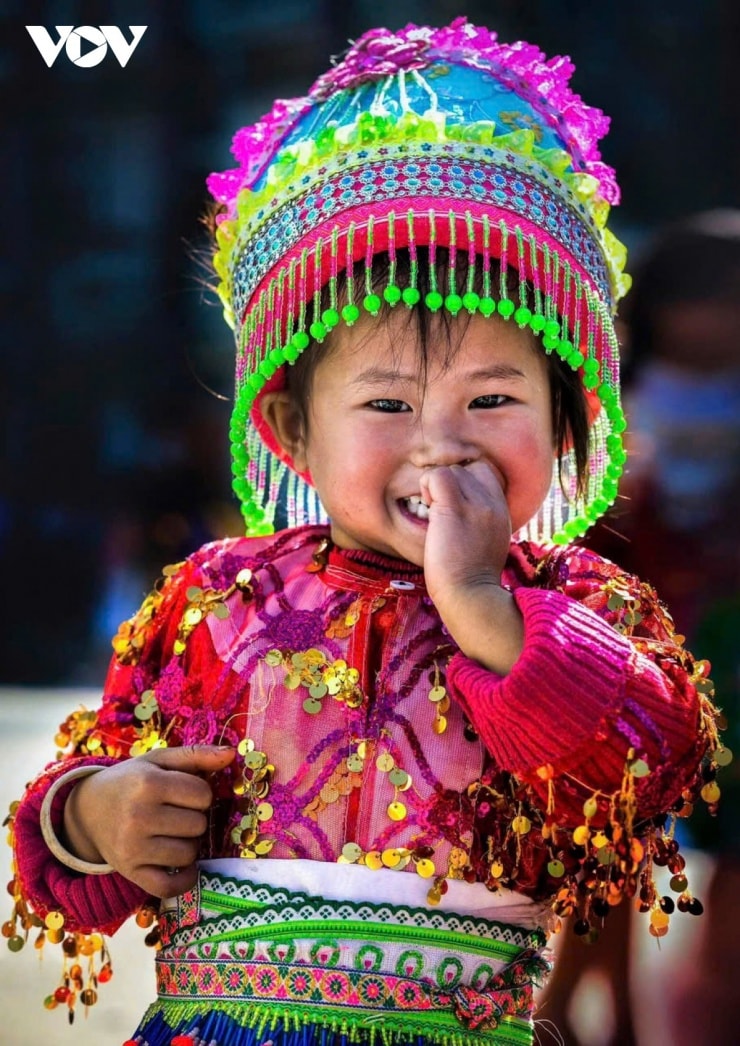 Ánh mắt trẻ thơ đầy niềm vui trên cao nguyên đá Hà Giang