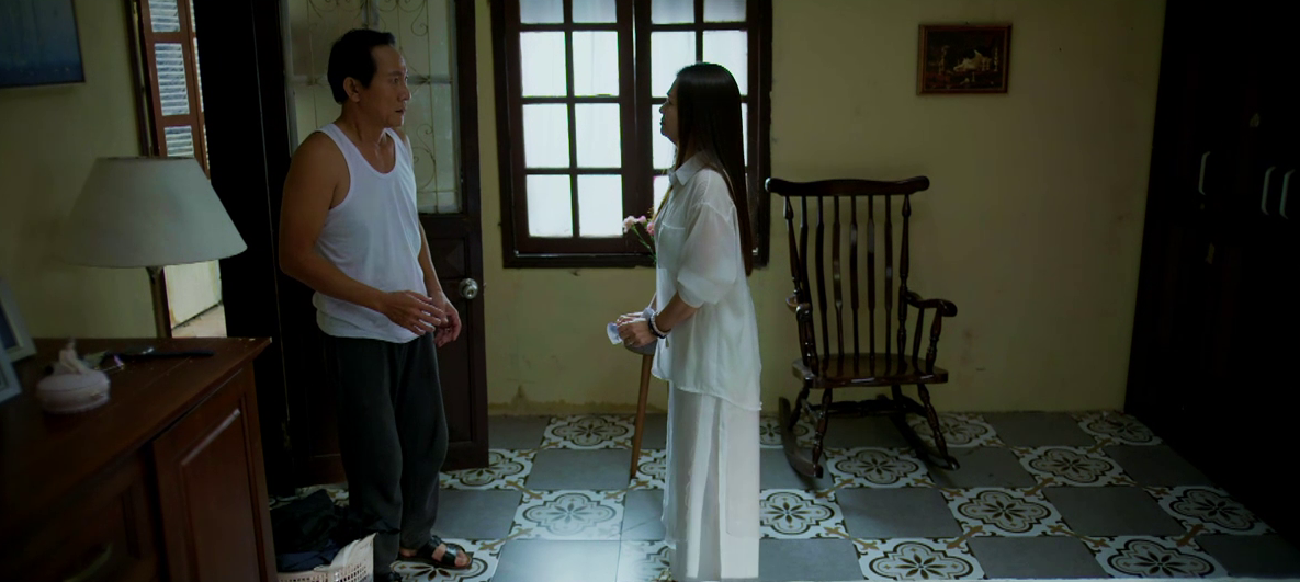 Dương an ủi bà Ánh sau cú sốc