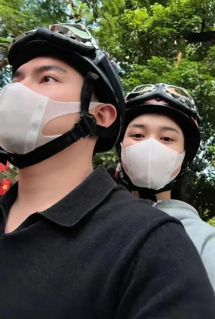 Nàng hậu chia sẻ khoảnh khắc đời thường bên chồng.