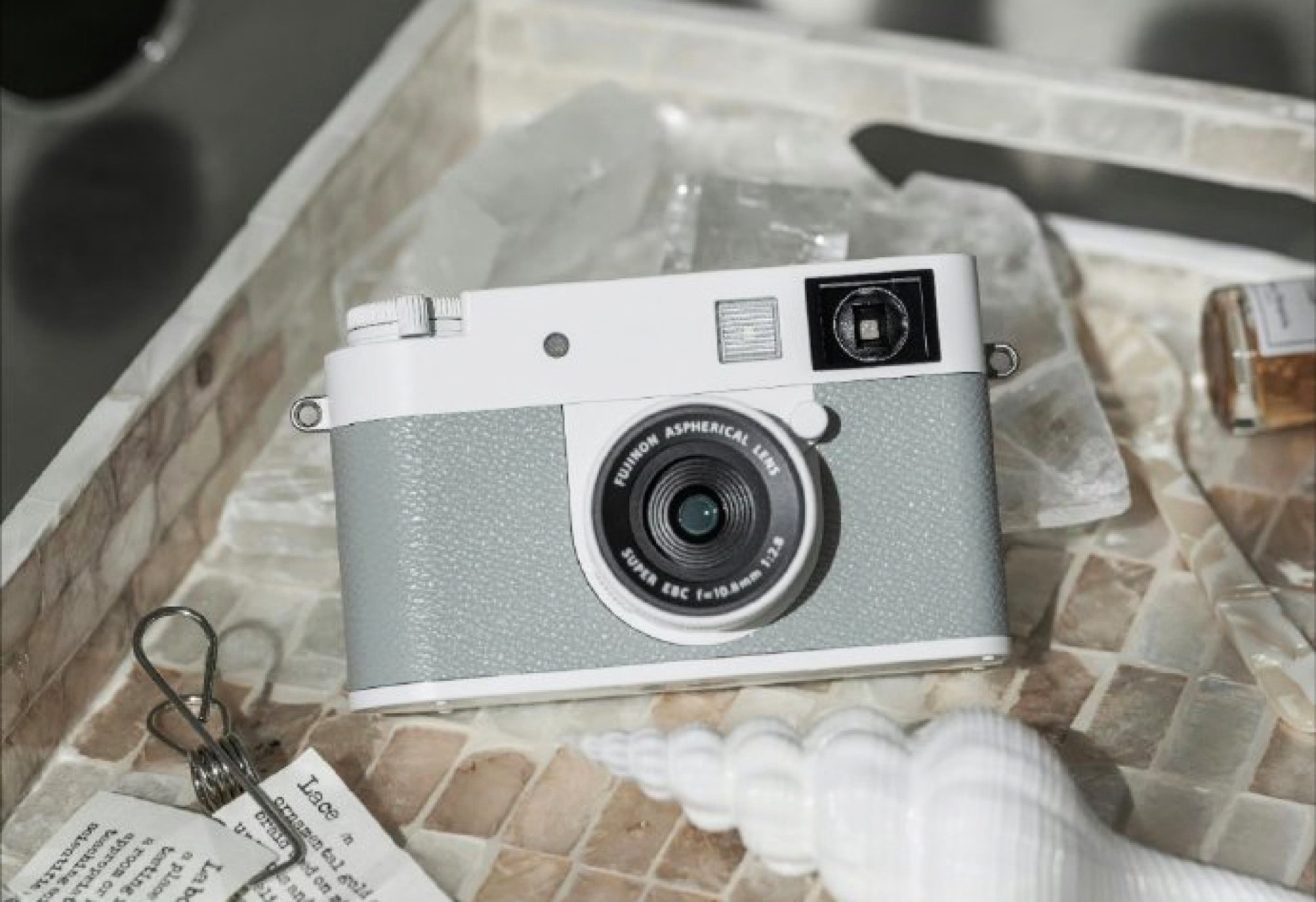 Fujifilm X-half phiên bản màu trắng lộ diện với thiết kế hoài cổ