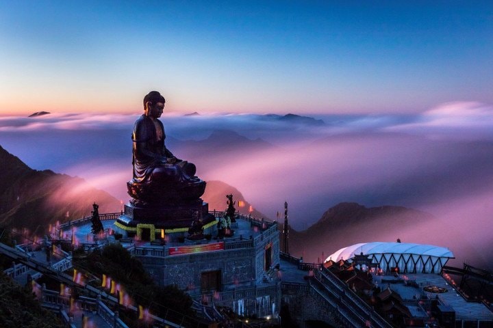 Quần thể kiến trúc tâm linh tọa lạc trên đỉnh Fansipan giữa biển mây
