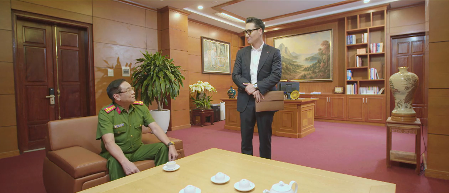 Cơ quan công an làm việc với Chủ tịch Thủy để thu thập tài liệu hồ sơ dự án đầu tư công.