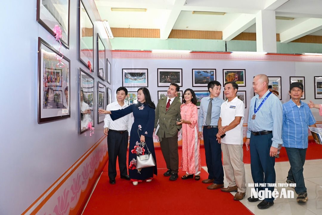 Hàng năm, Hội Liên hiệp VHNT tỉnh Nghệ An tổ chức nhiều triển lãm, hoạt động văn hoá nghệ thuật đặc sắc. Ảnh Võ Khánh