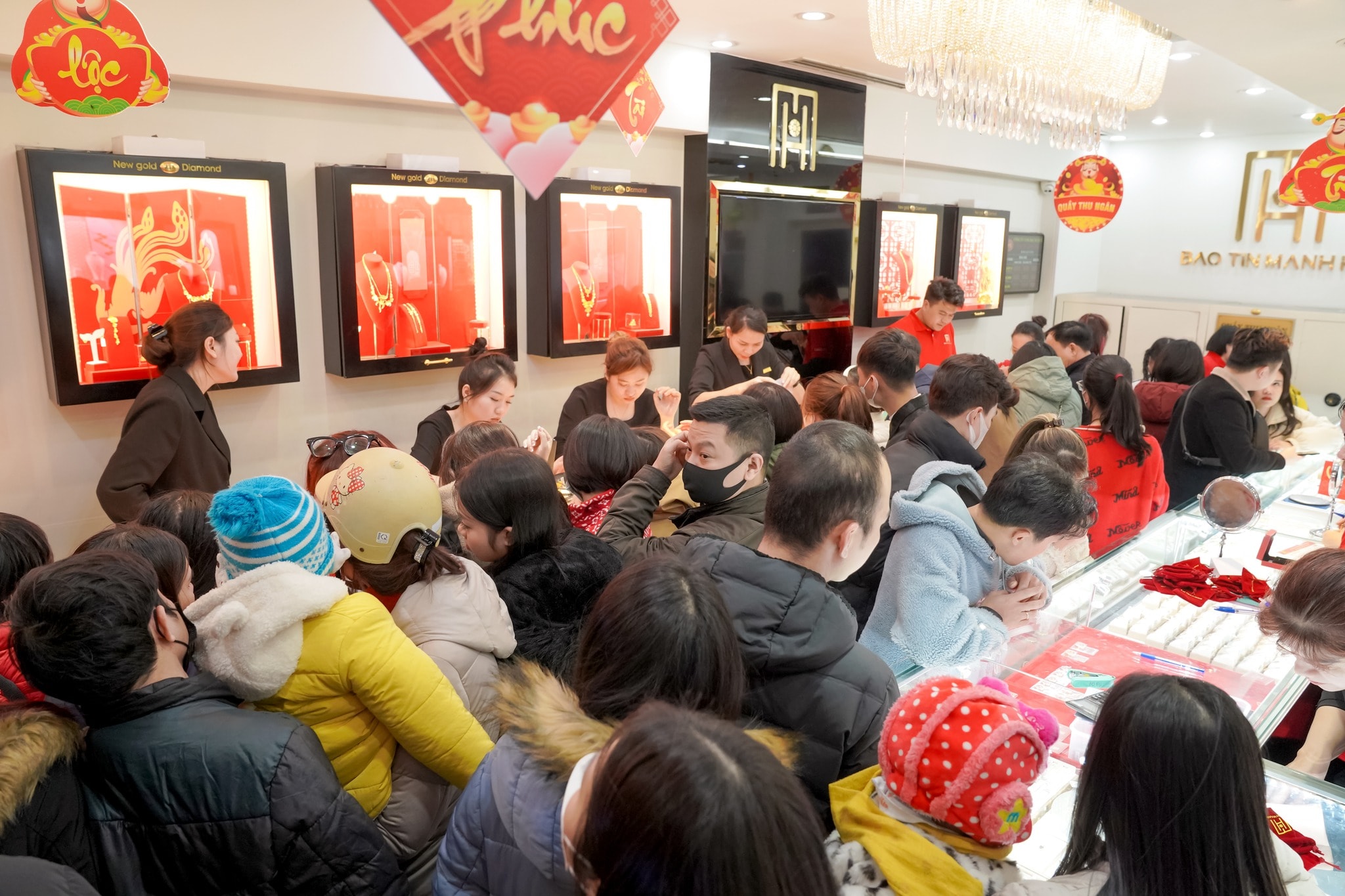 Giá vàng hôm nay 15/1: Giá vàng miếng SJC, nhẫn, vàng thế giới, giá bạc Phú Quý tăng bao nhiêu