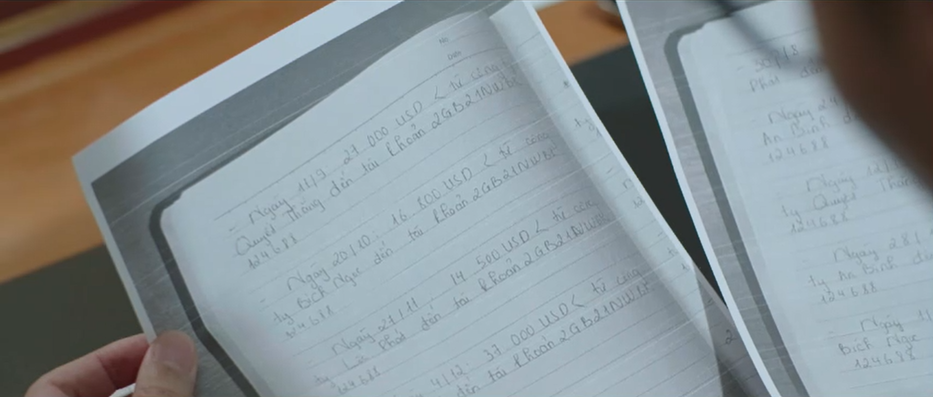 Lằn ranh - Tập 51: Thiệu bị bắt, Triển phát hiện khoản tiền bí mật Trinh chuyển cho ông Sách - Ảnh 12.