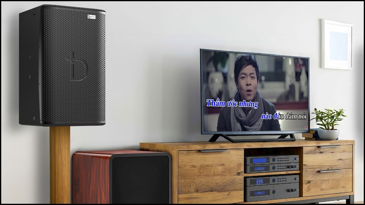 Tinh chỉnh góc xoay loa từ 15-30 độ giúp âm thanh đến tai trực diện và chi tiết hơn.