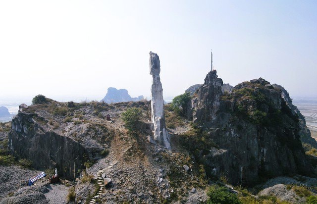 Hòn Vọng Phu sau khi được chi 17 tỉ đồng để chống sập đổ