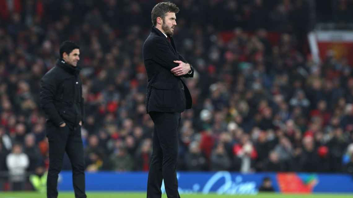 Michael Carrick ăn mừng chiến thắng trước Arsenal tại Ngoại hạng Anh.