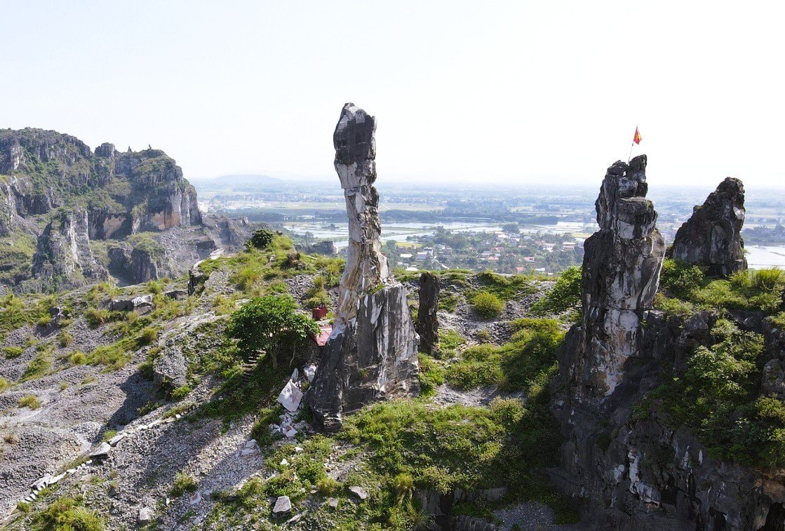 Hòn Vọng Phu trước và sau khi được gia cố