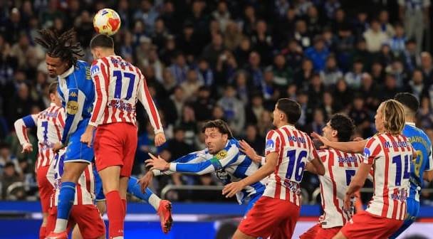 Deportivo gây không ít khó khăn cho Atletico.