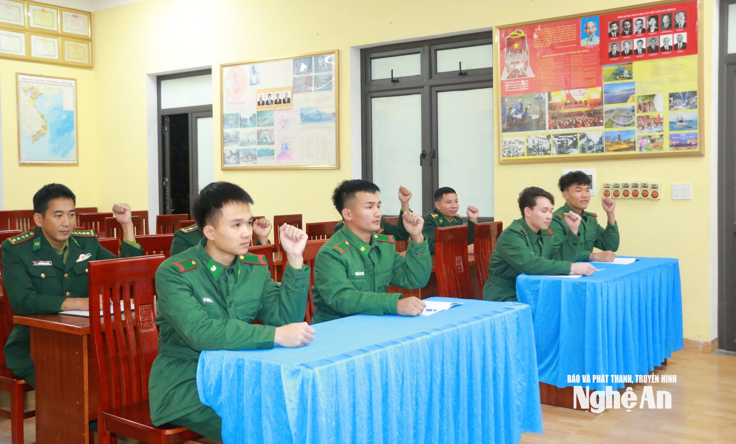 Một buổi sinh hoạt chi đoàn tại Đồn Biên phòng Tam Hợp. Ảnh KL