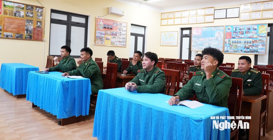 Sinh hoạt chi đoàn ở Đồn Biên phòng Tam Hợp. Ảnh: K.L