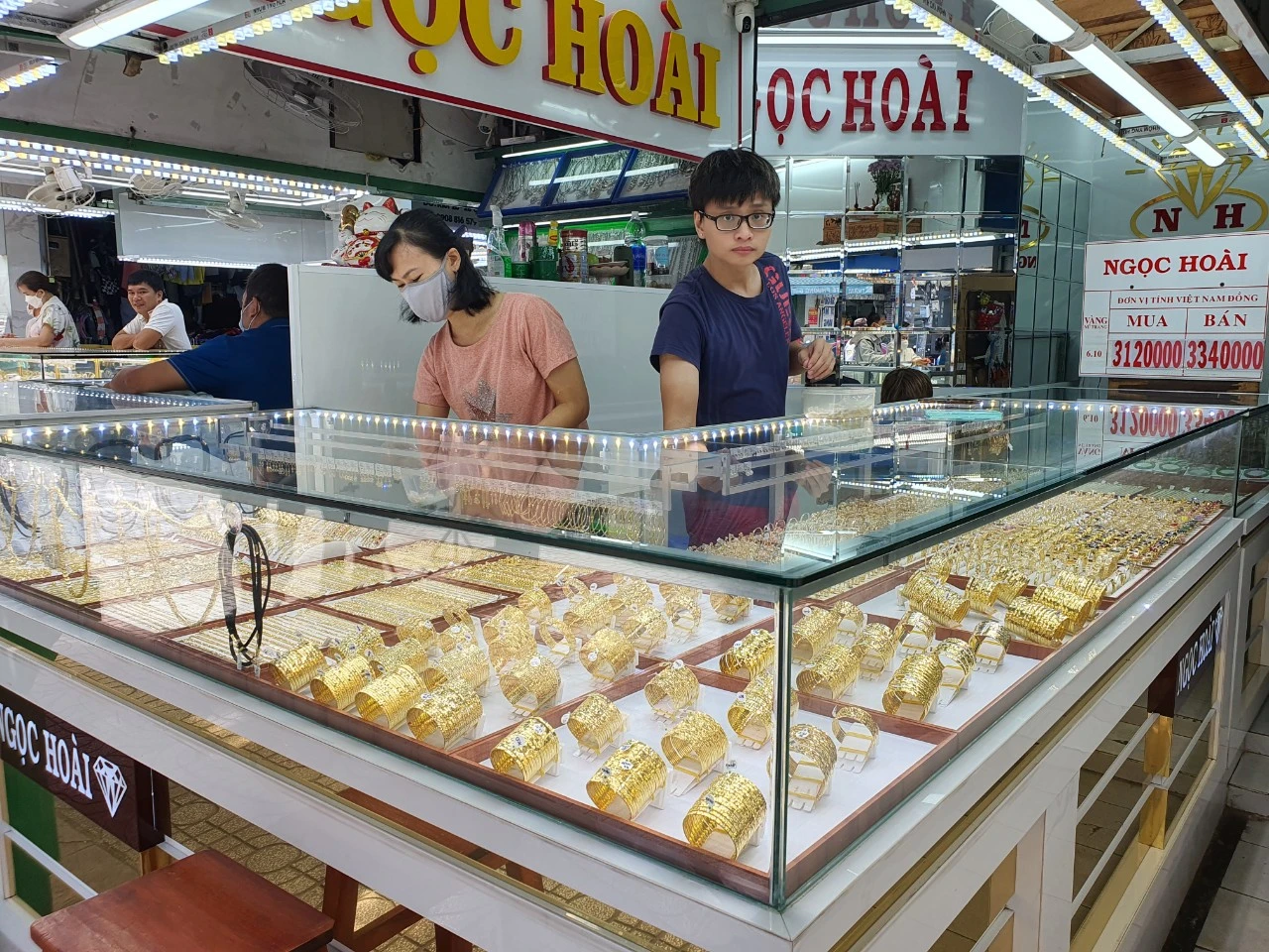 Giá vàng 15h chiều nay 15/1: Giá vàng thế giới, vàng miếng, vàng nhẫn